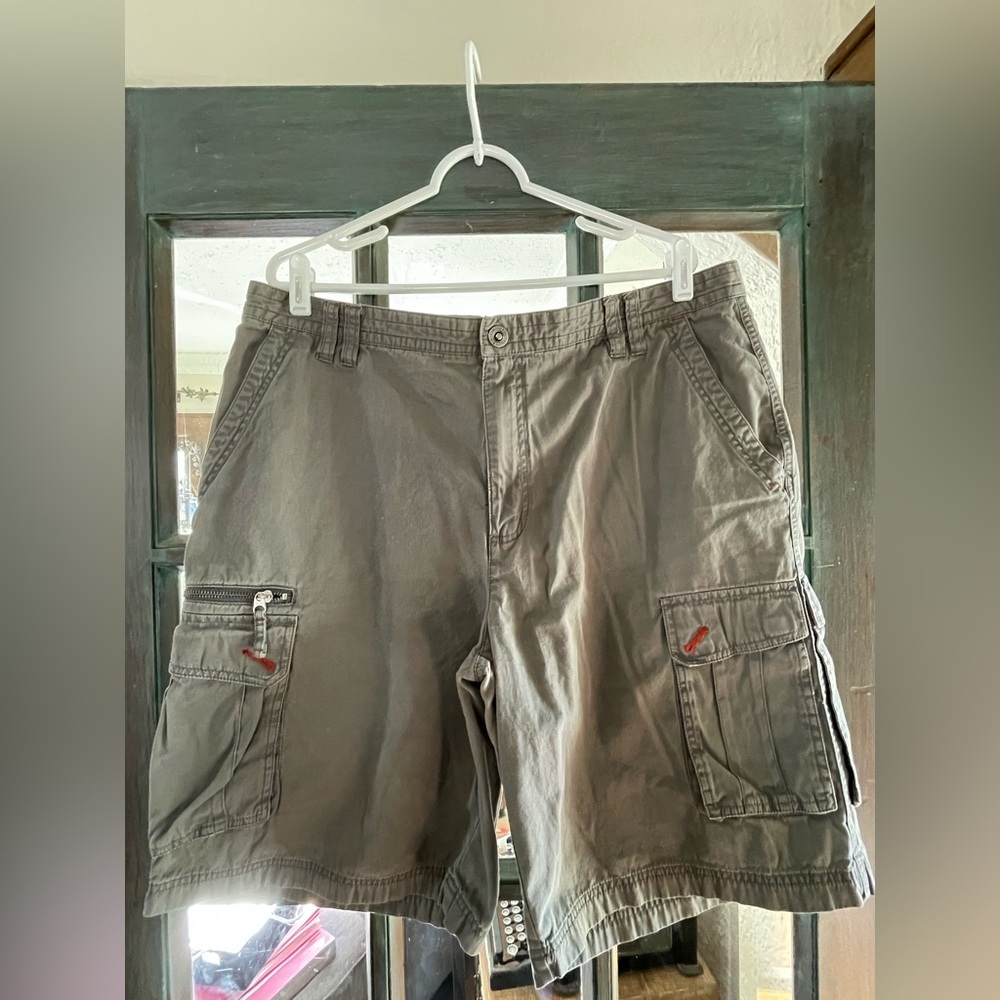 Men's Columbia Gray Cargo Shorts - Casual Utility Style